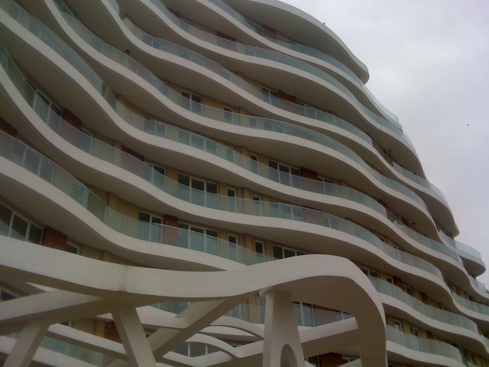 Wavy Glass Railings - ALUMINIUM & GLASS SYSTEMS by CEPHE®